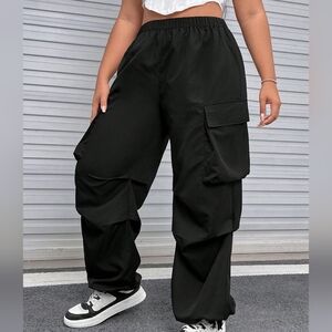 Wome'ns Black Cargo Pants